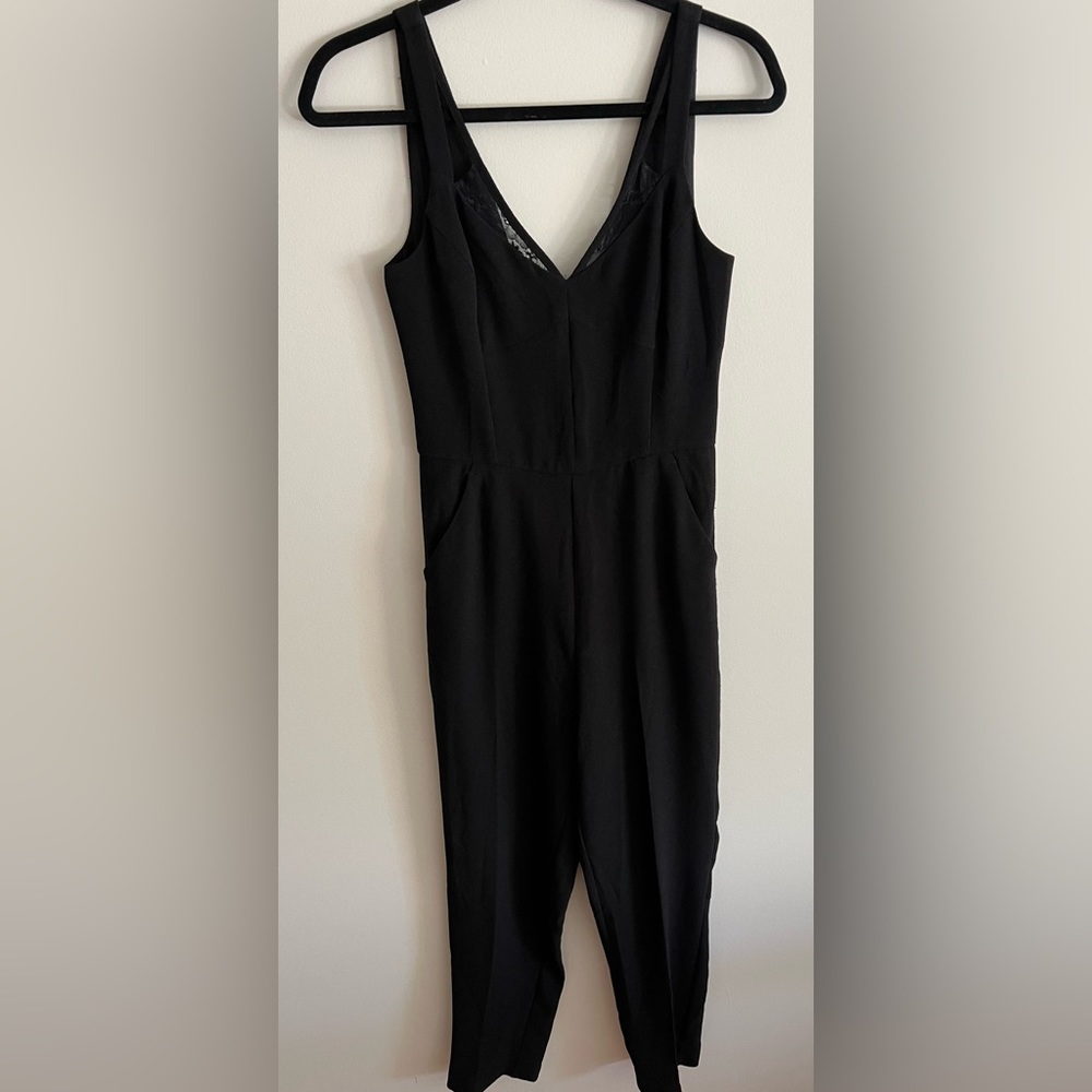 Beautiful jumpsuit with beautiful details -size XS